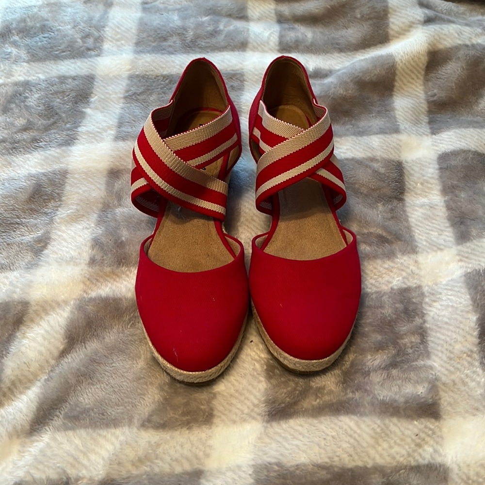Red Wedges